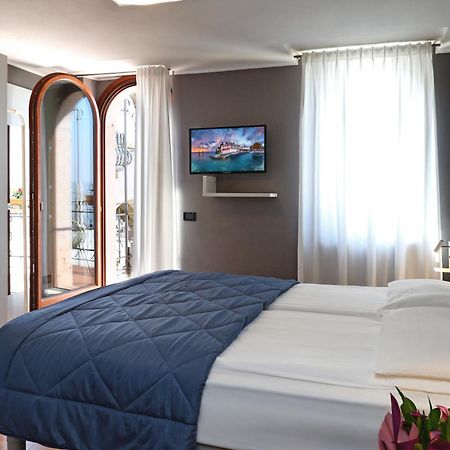 Albergo All'Ancora Гарда Экстерьер фото