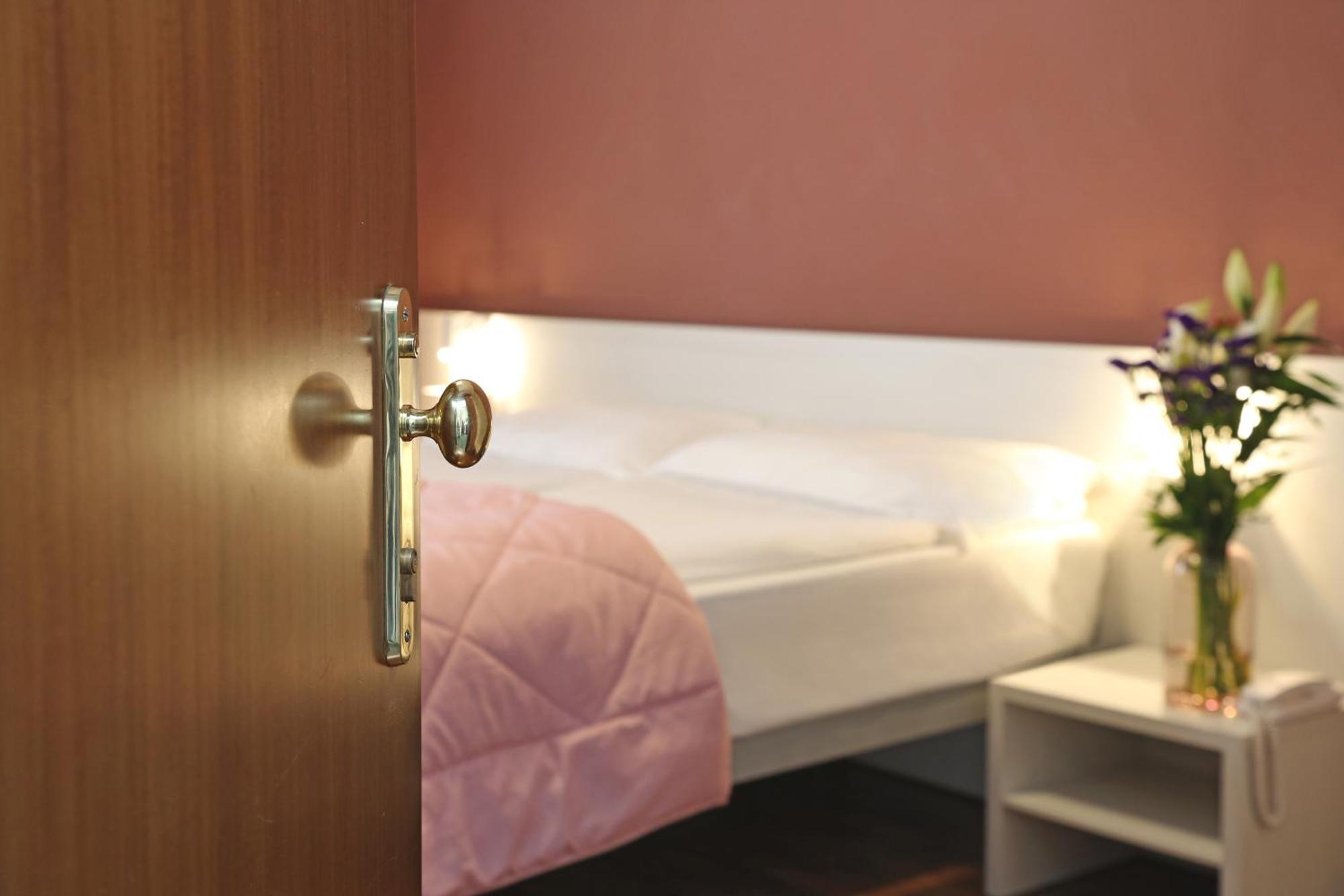 Albergo All'Ancora Гарда Экстерьер фото