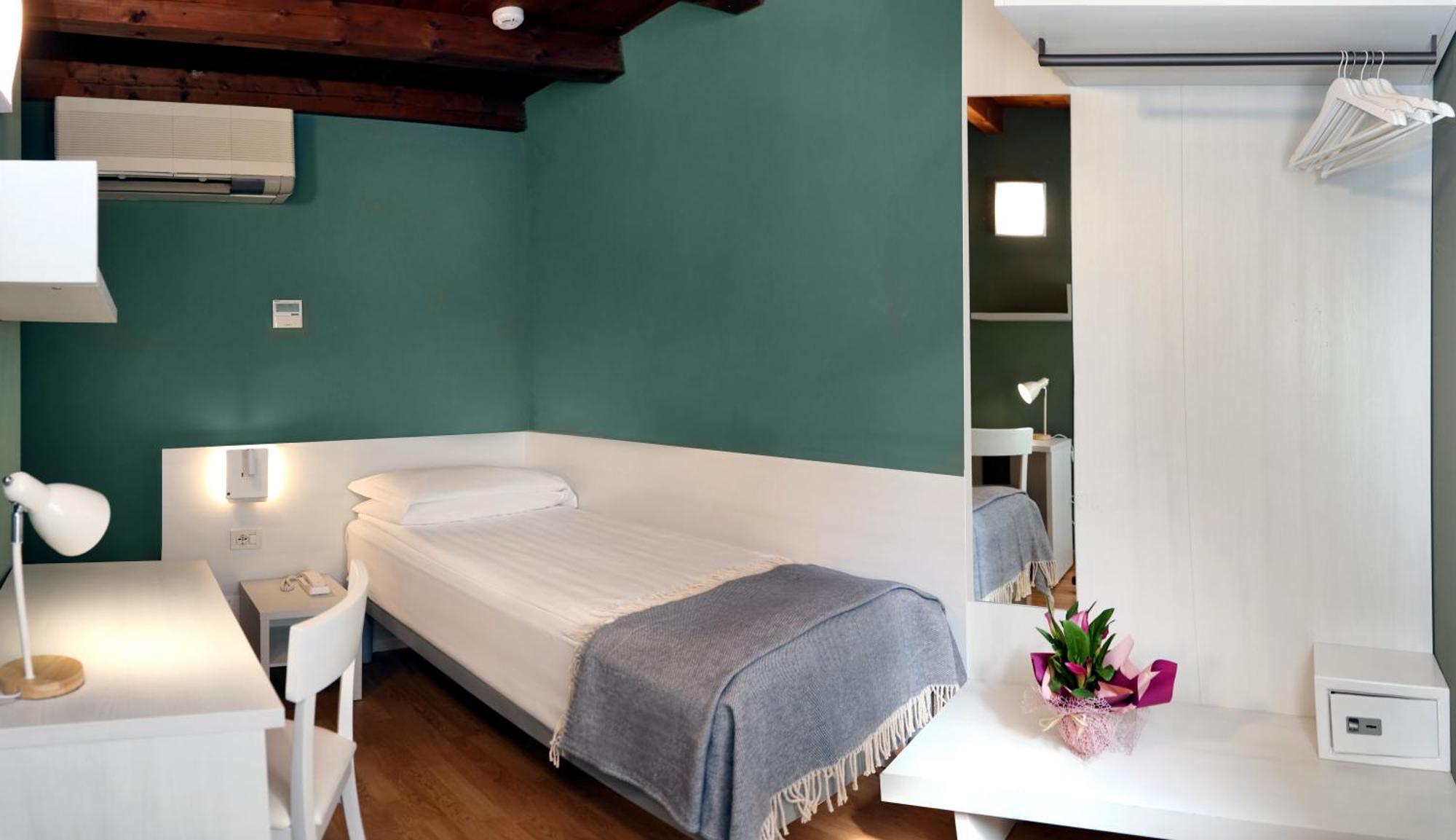 Albergo All'Ancora Гарда Экстерьер фото