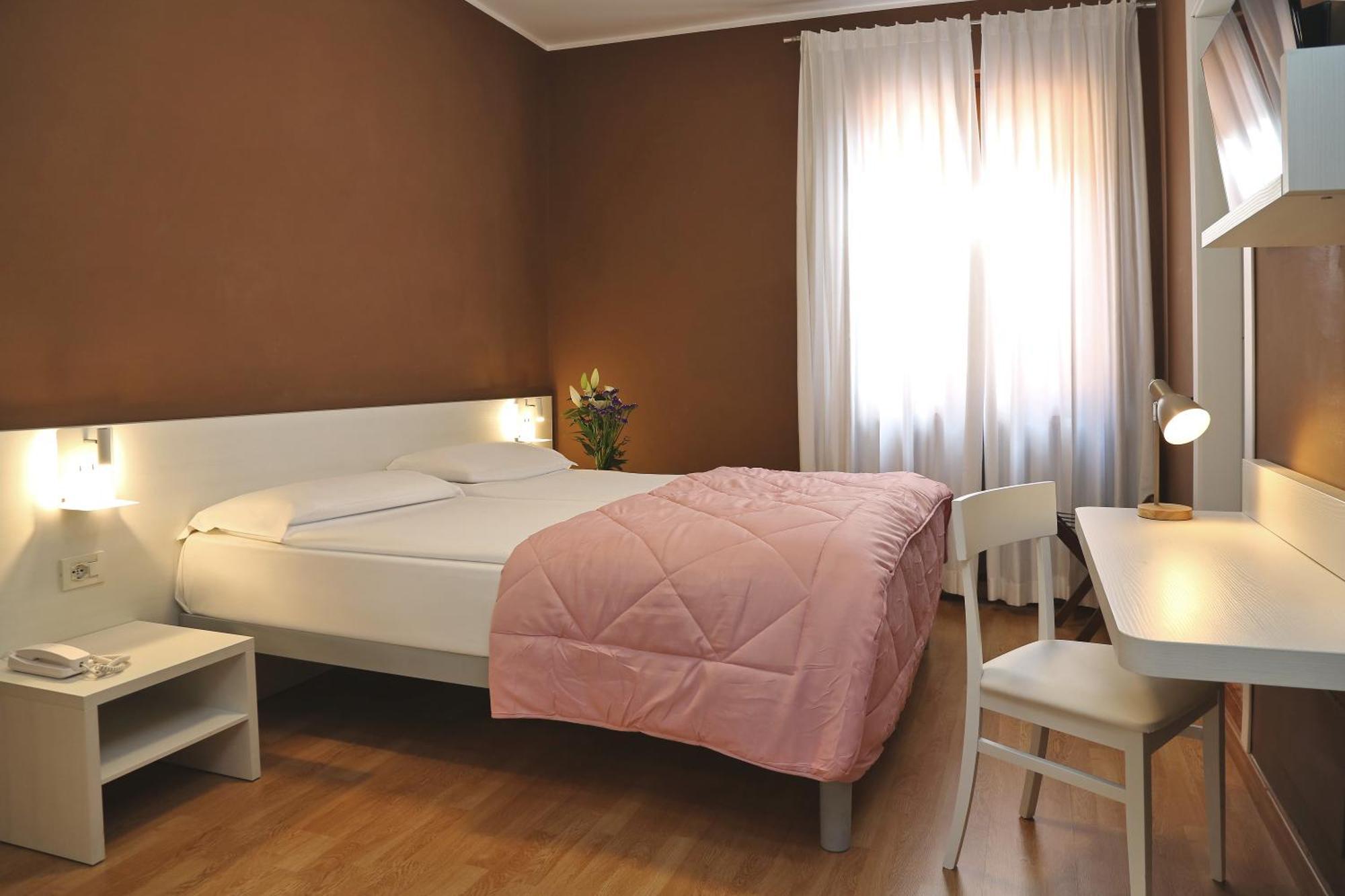 Albergo All'Ancora Гарда Экстерьер фото