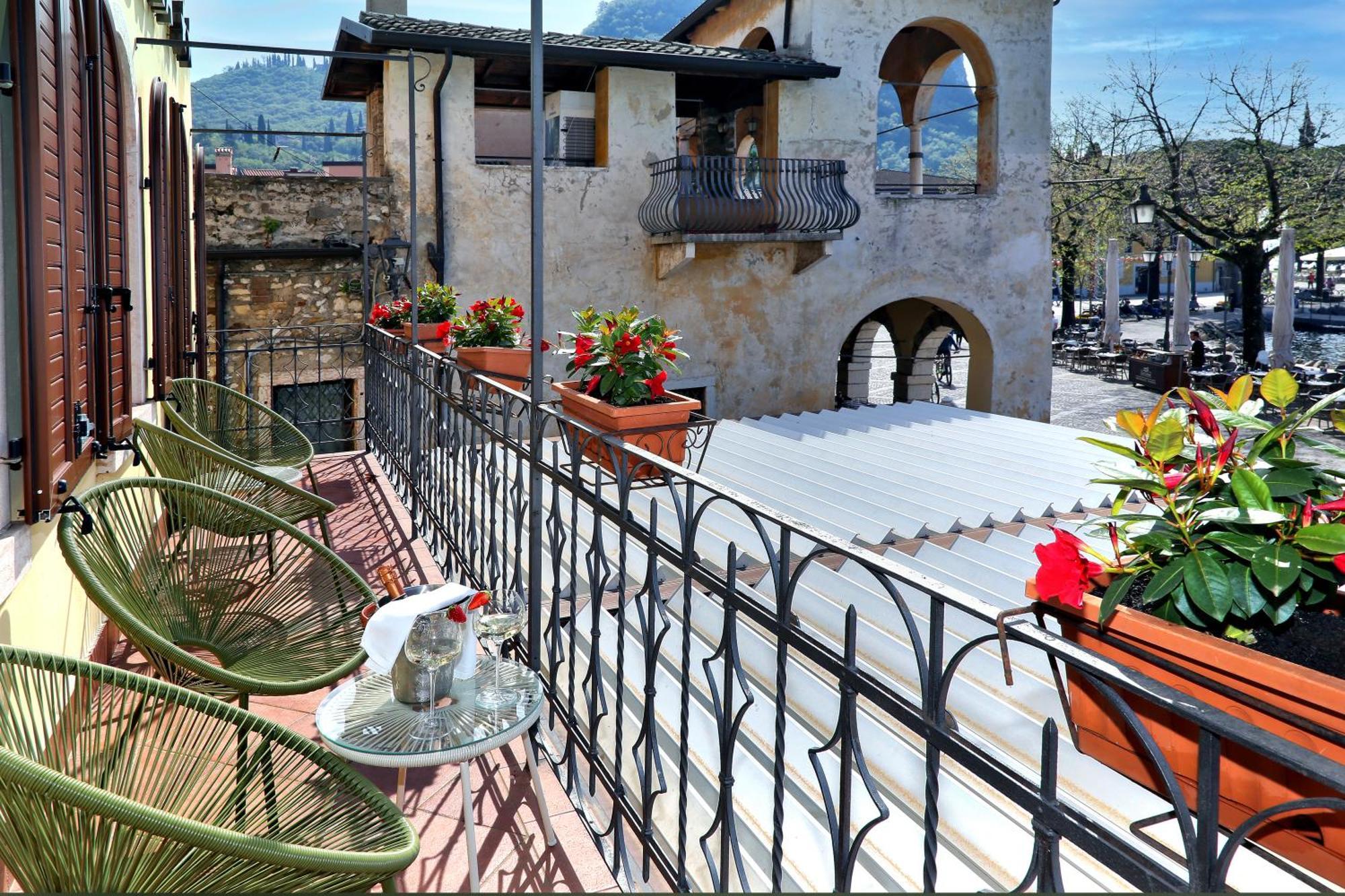 Albergo All'Ancora Гарда Экстерьер фото
