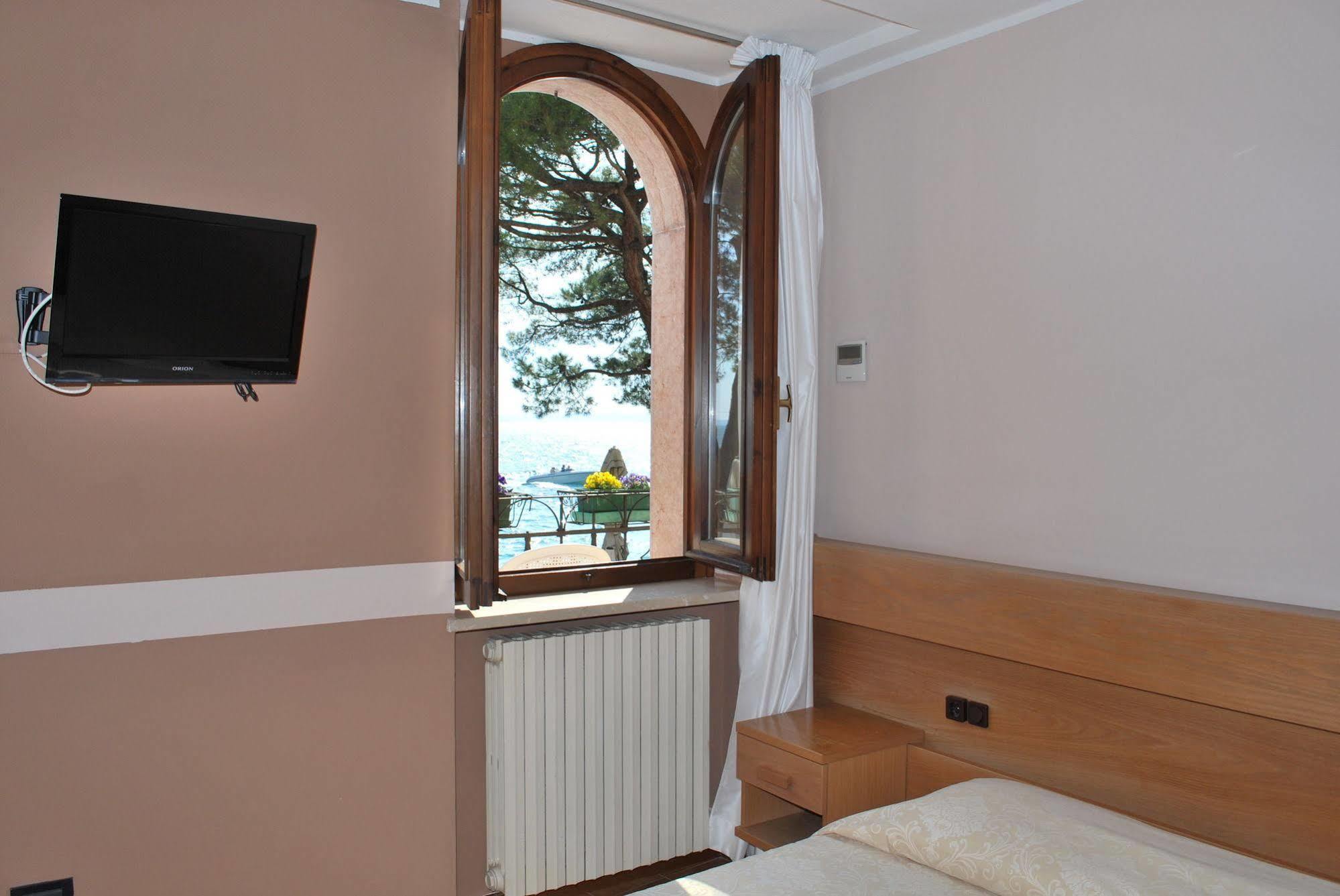 Albergo All'Ancora Гарда Экстерьер фото