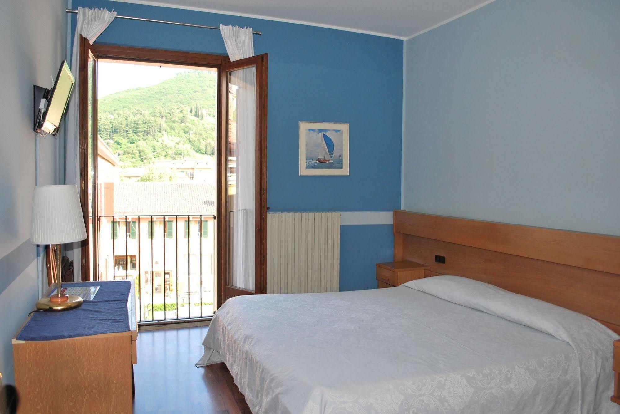 Albergo All'Ancora Гарда Экстерьер фото