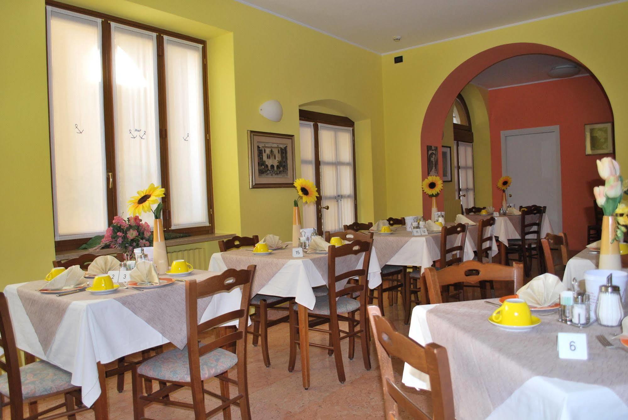 Albergo All'Ancora Гарда Экстерьер фото