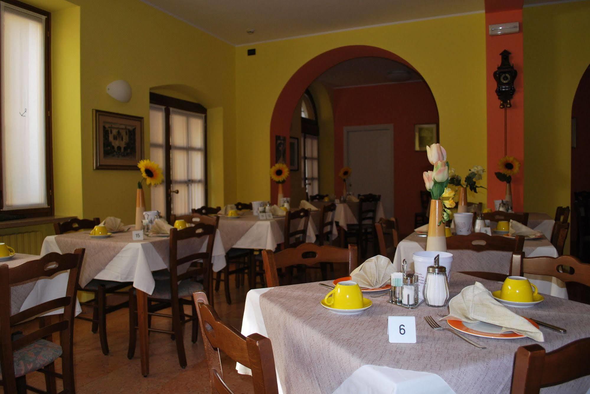 Albergo All'Ancora Гарда Экстерьер фото